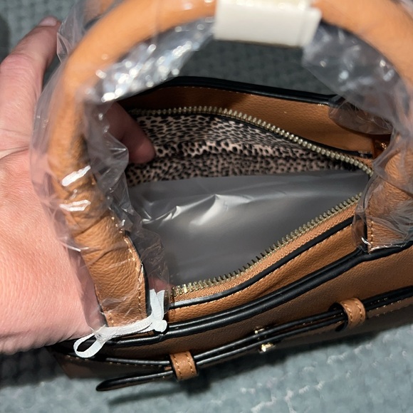 Small Vegan Leather Purse New in Packaging - Picture 5 of 10